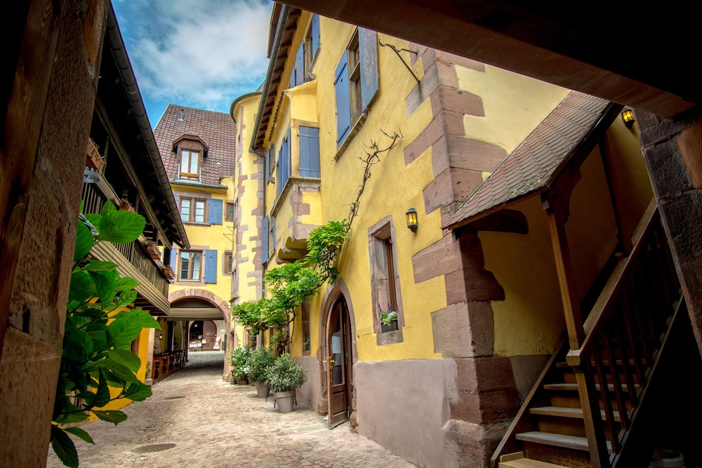 Hotel De La Couronne - carbon neutral hotel in Riquewihr
