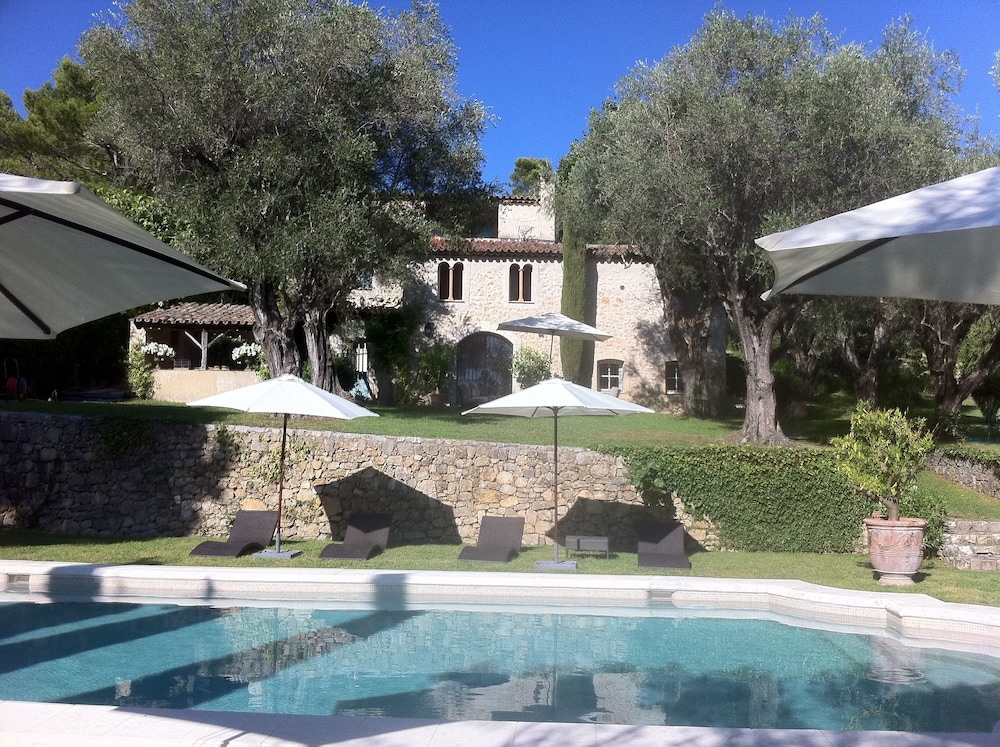 Le Mas Des Banyons — hotel in Mougins