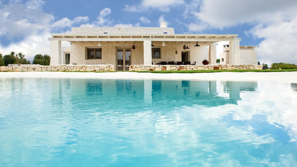 White Stone House 6&1 Emma Villas — 4-Star Luxury Hotel in Ostuni, Italy