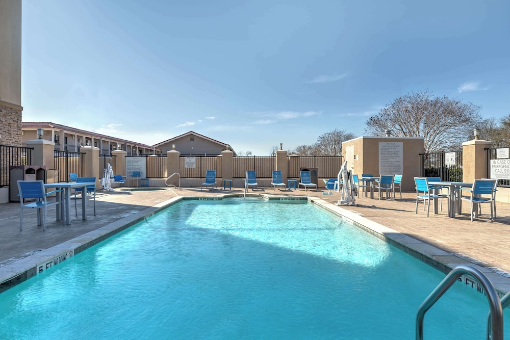 Hampton Inn & Suites Lake Jackson Clute - photo 25