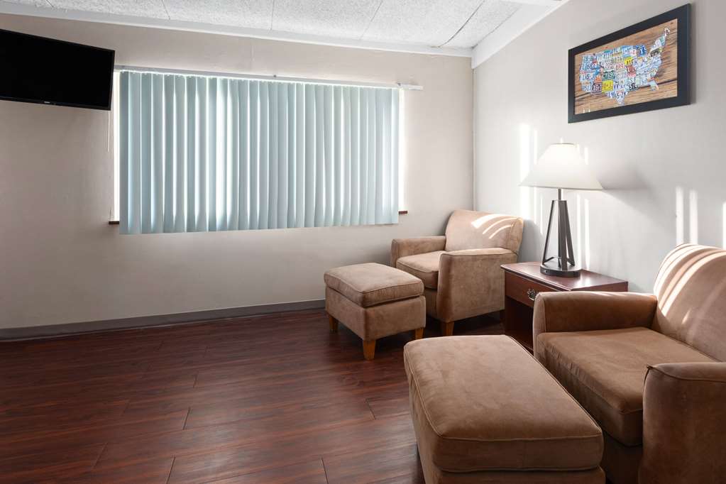 Baymont by Wyndham Bay City - photo 23