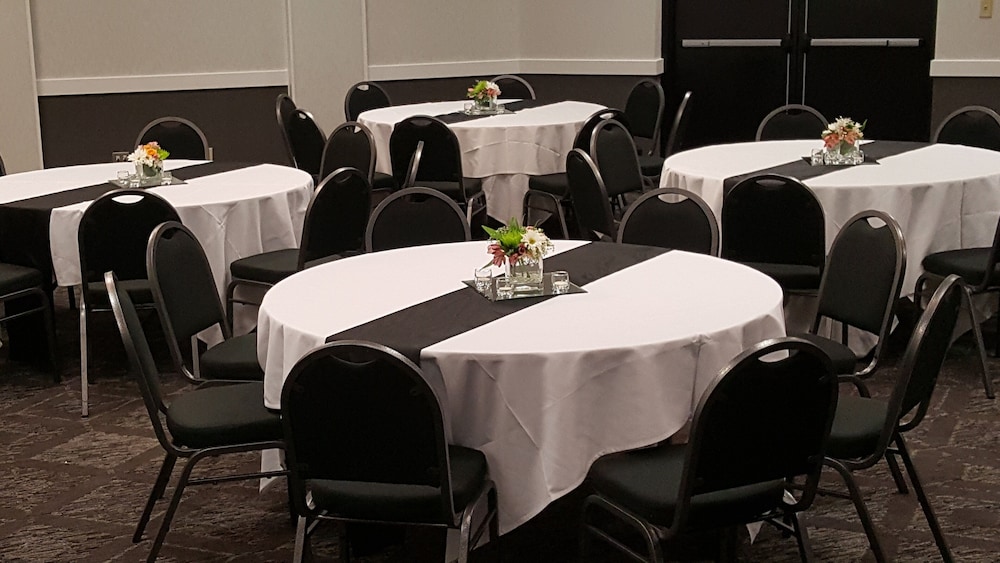 Holiday Inn Blmgtn Arpt South Mall Area By IHG - photo 30