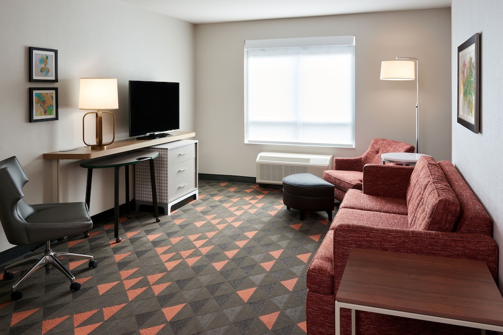 Holiday Inn and Suites Philadelphia W Drexel Hill - photo 10