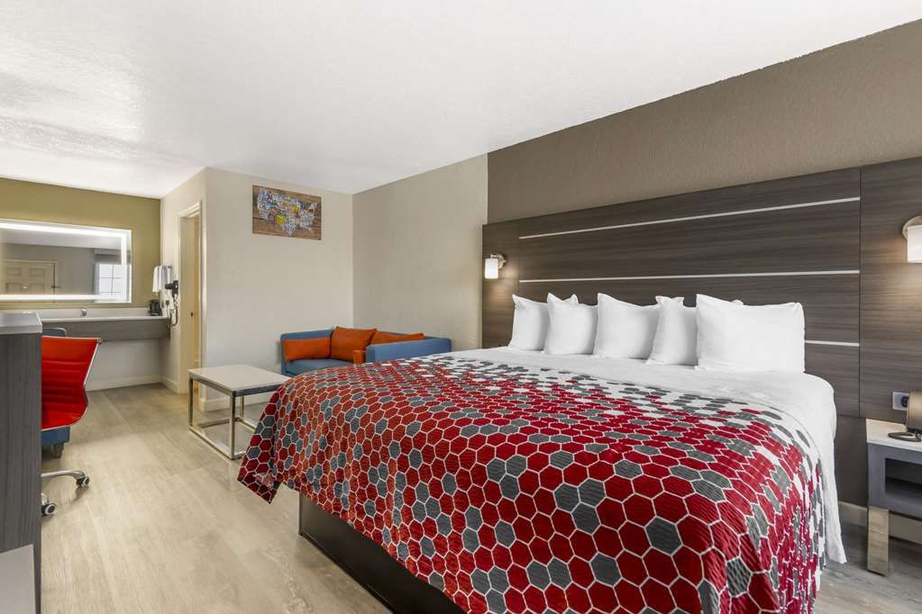 Econo Lodge Inn & Suites Near Lackland AFB - photo 26