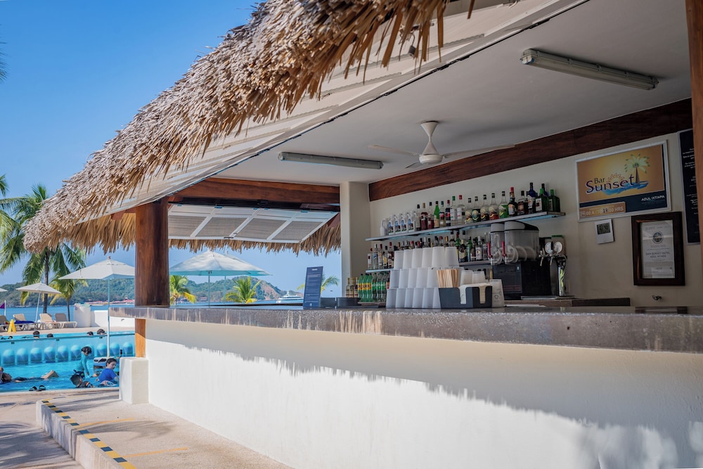 Poolside bar