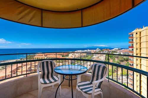 Vista mar y playa Torres del Sol B404 in Playa De Las Americas, Spain