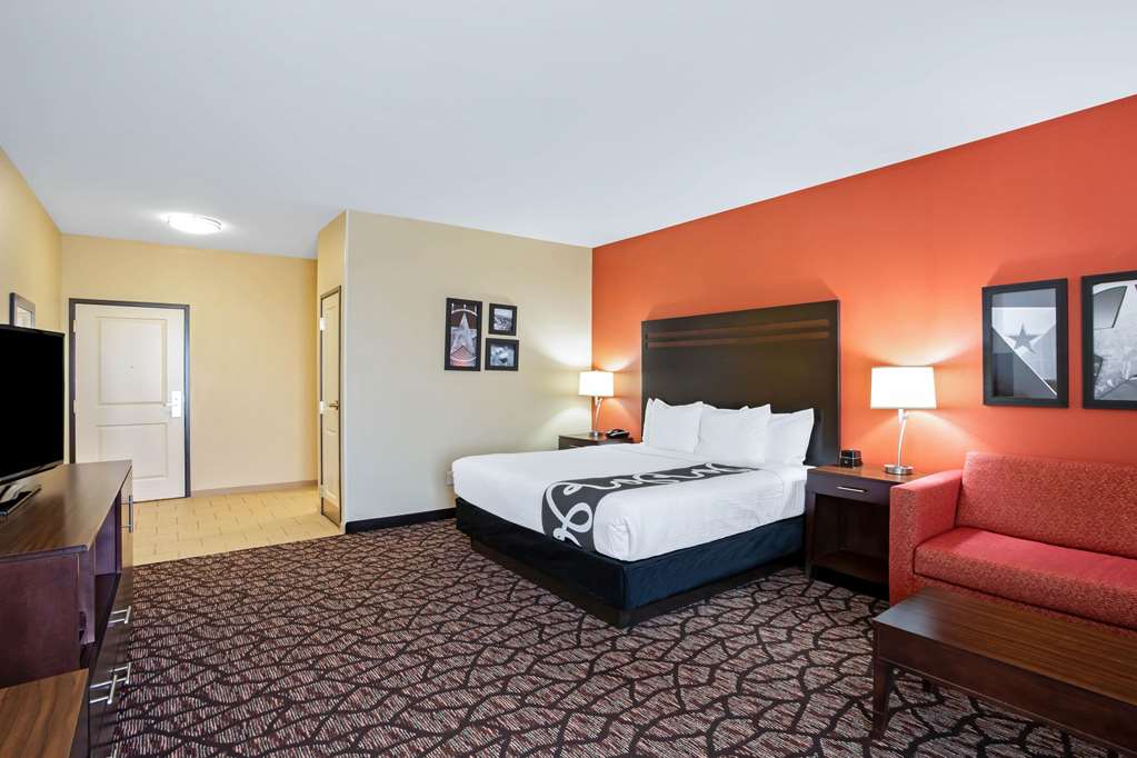 La Quinta Inn & Suites by Wyndham Pecos - photo 28