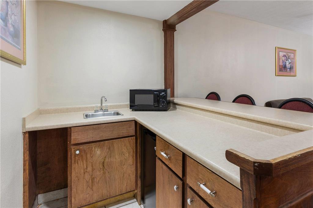 Days Inn by Wyndham Madisonville - photo 40