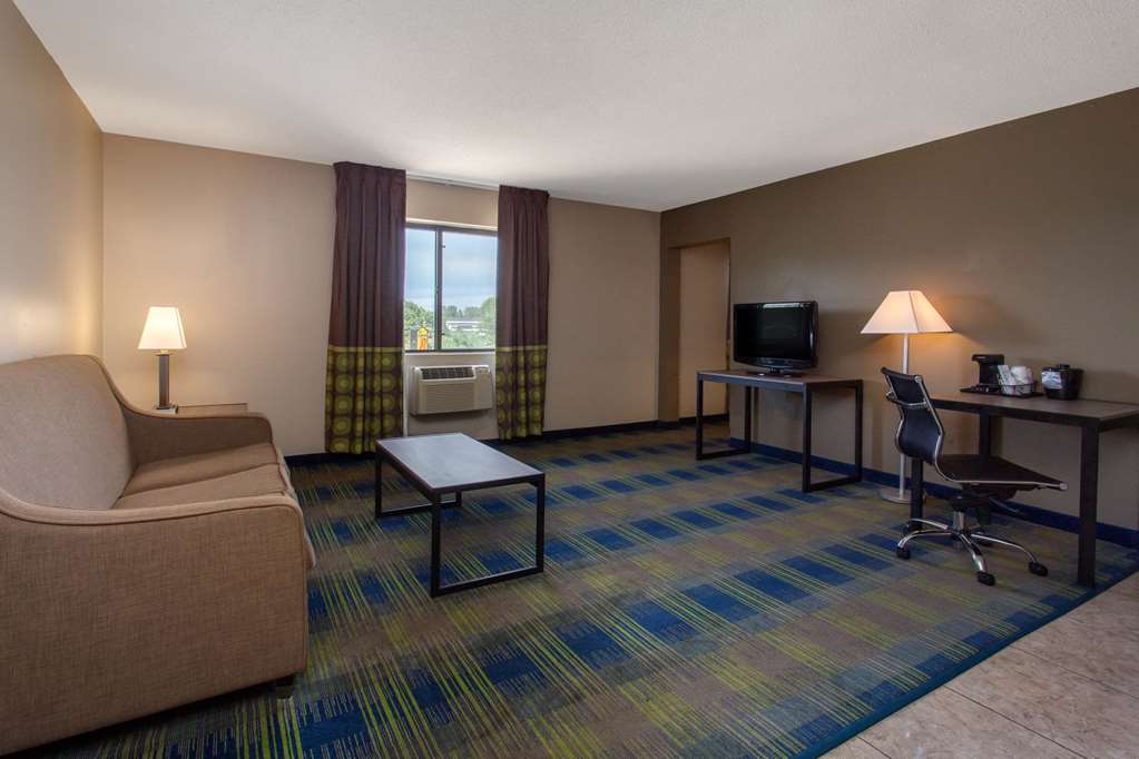 Super 8 by Wyndham Cromwell Middletown - photo 37