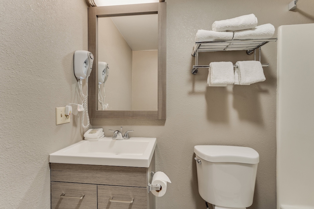 Red Roof Inn & Suites Newport Middletown RI - photo 32