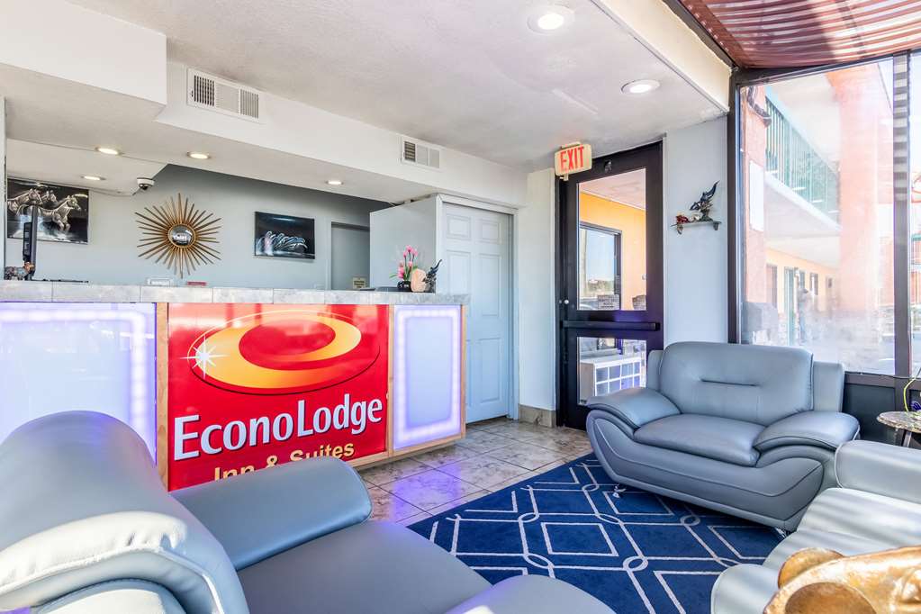 Econo Lodge Inn & Suites Macon North - photo 6