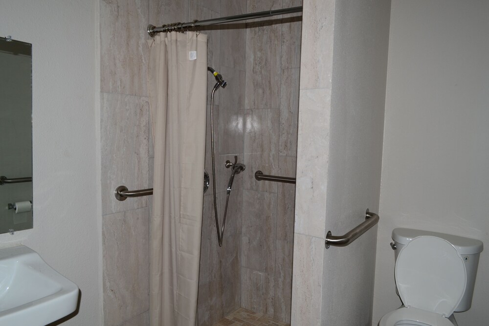 Harmony Inn and Suites - photo 11