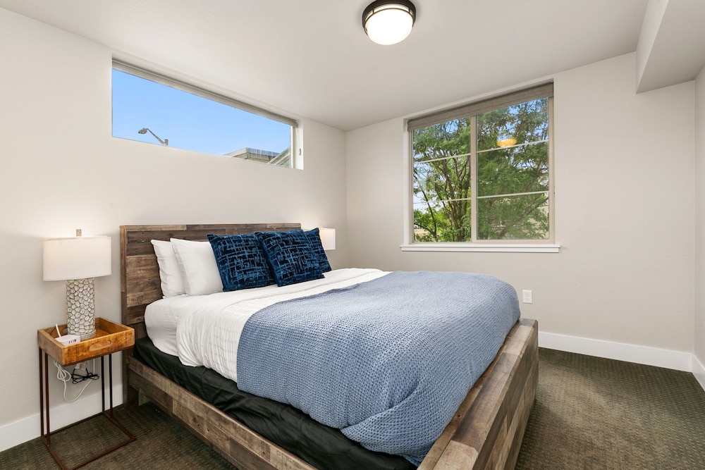 Old Town Modern New Build: Rftp Spa W Mtn Views - photo 7