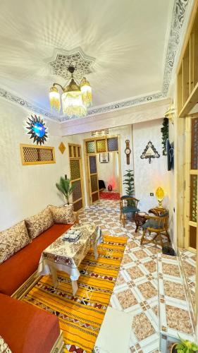 Appartement Authentique à la Médina de Fès À Deux Pas de Bab Bou Jeloud & des Souks — 4-Star Luxury Hotel in Fes Al Bali, Morocco