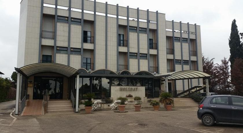 Hotel Holiday — hotel in Foggia