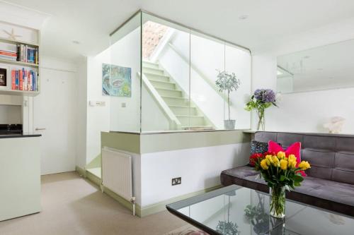 Stylish Apartment with Private Rooftop in Covent Garden — 4-Star Luxury Hotel in London, United Kingdom