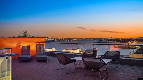 Bright & exclusive 1BR in Prime Location located on water in Oslo center with see view to Oslo fjord — 4-Star Luxury Hotel in Oslo, Norway