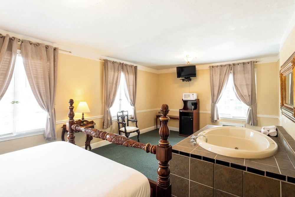 Lake Lure Inn & Spa - photo 6