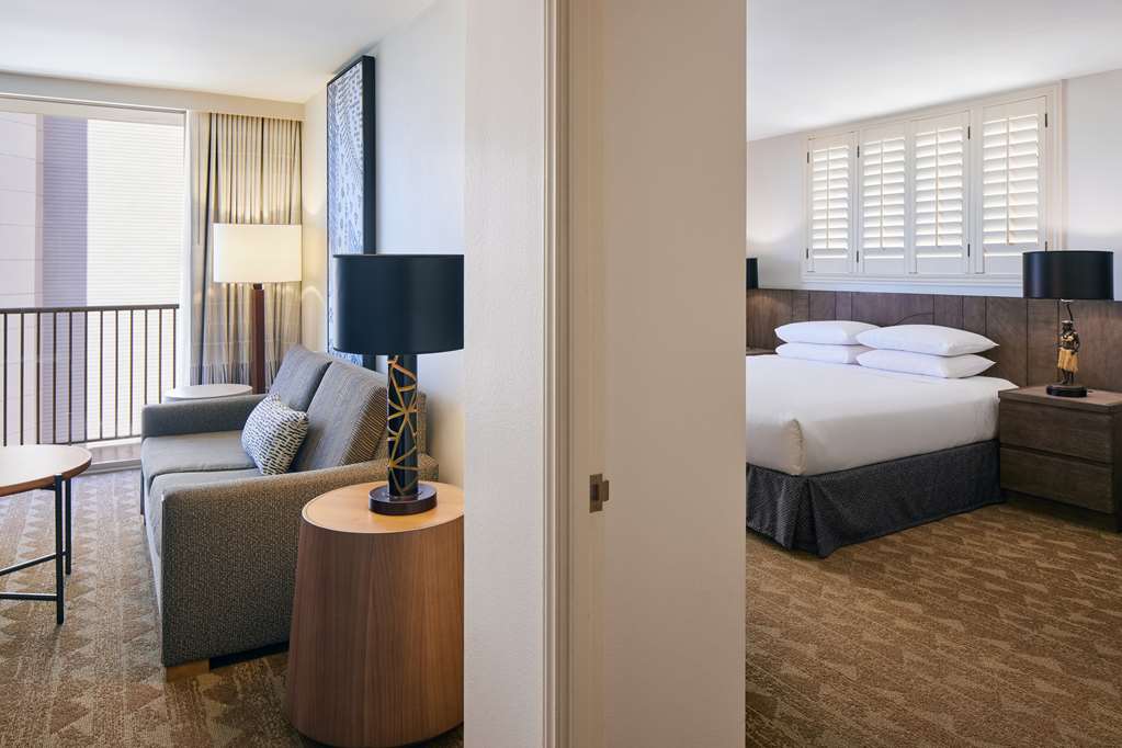 Embassy Suites by Hilton Waikiki Beach Walk - photo 31