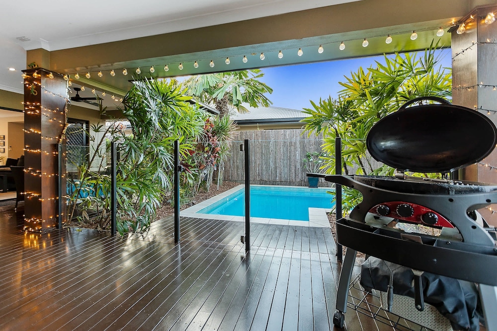 Modere Pool Entertainer Child Pet in Cairns, Australia