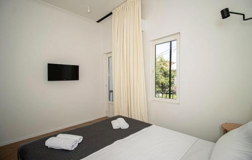 Chic 3BR Apt Near Fabrika By Wehost