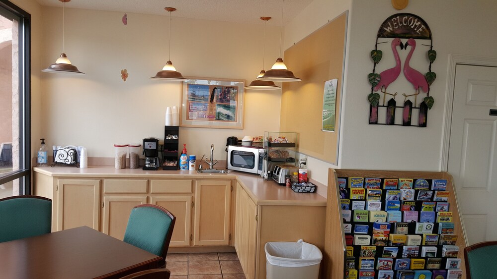 Flamingo Inn - photo 3