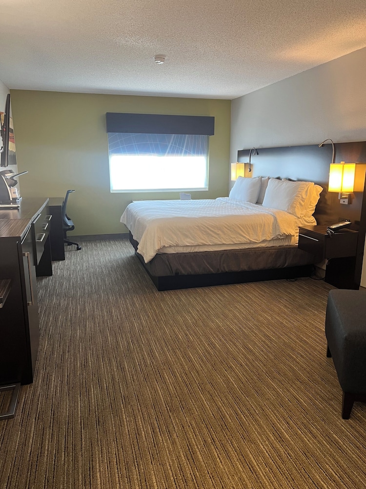 Holiday Inn Express Hotel & Suites Beatrice by IHG - photo 17