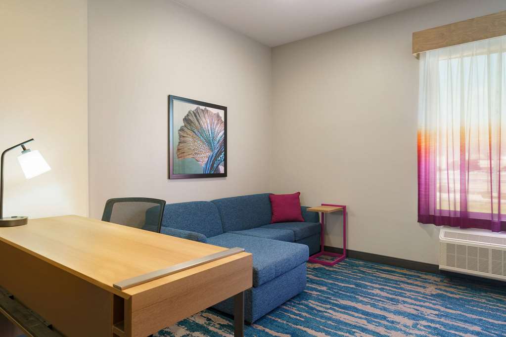 La Quinta Inn & Suites by Wyndham San Antonio Seaworld LAFB - photo 31