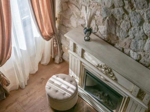 Suite Contessa Isabella — 4-Star Luxury Hotel in Bracciano, Italy
