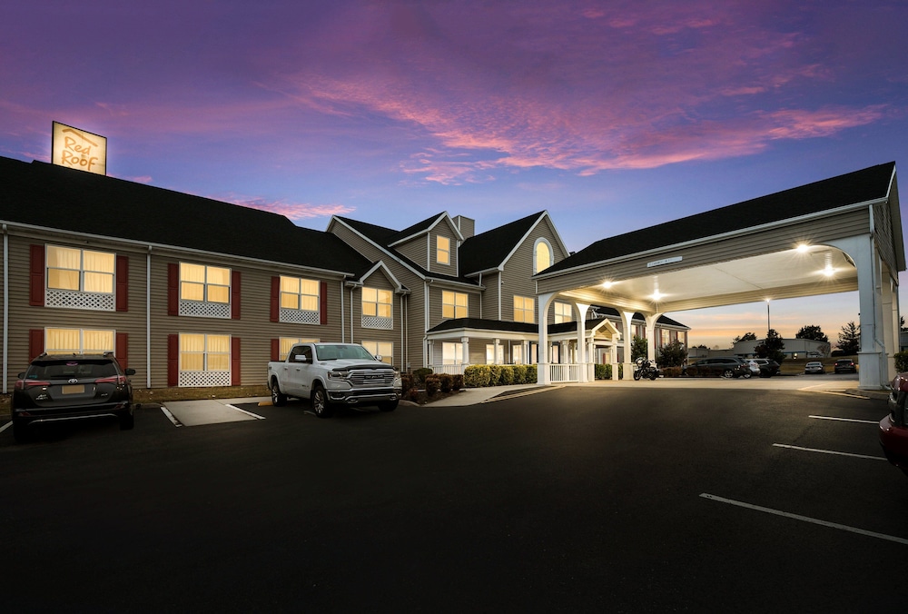 Red Roof Inn & Suites Knoxville East - photo 32