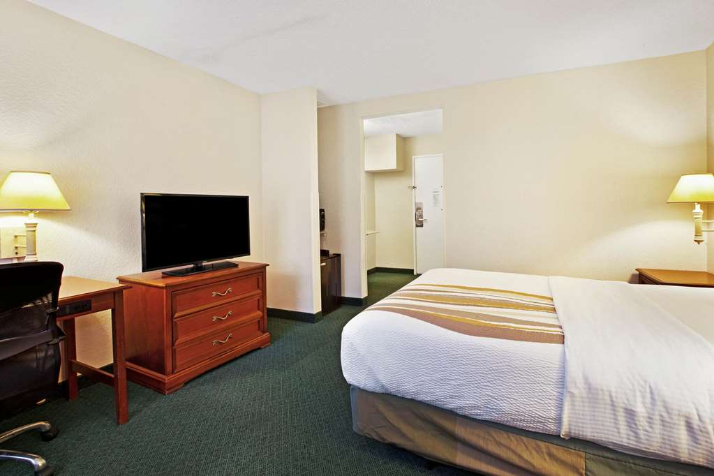 La Quinta Inn by Wyndham Detroit Canton - photo 18