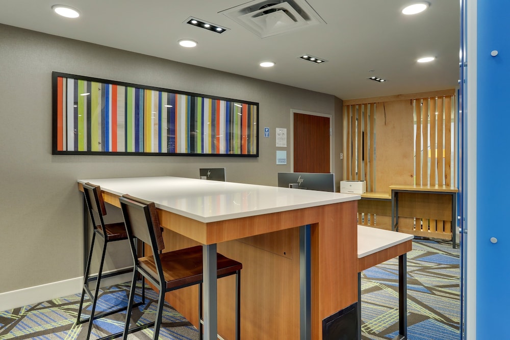 Holiday Inn Express & Suites Troy by IHG - photo 48