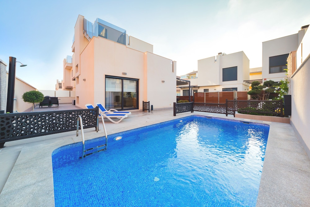 Villa Christina — 4-Star Luxury Hotel in Torrevieja, Spain