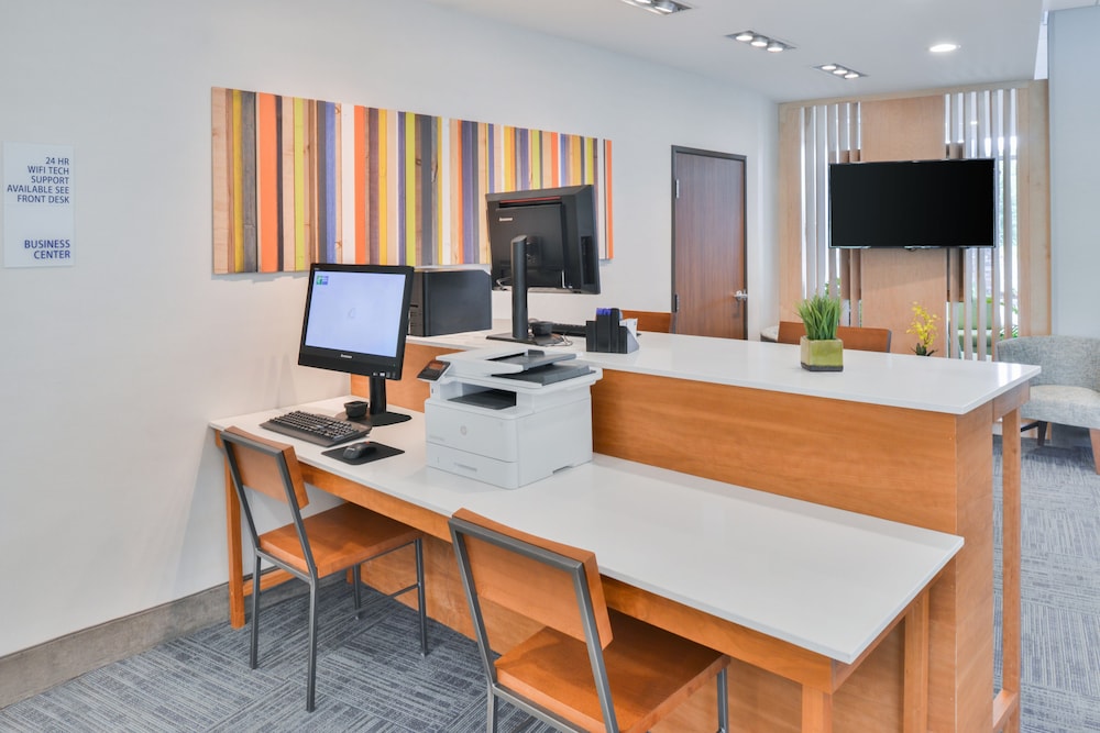 Holiday Inn Express & Suites Salem by IHG - photo 34
