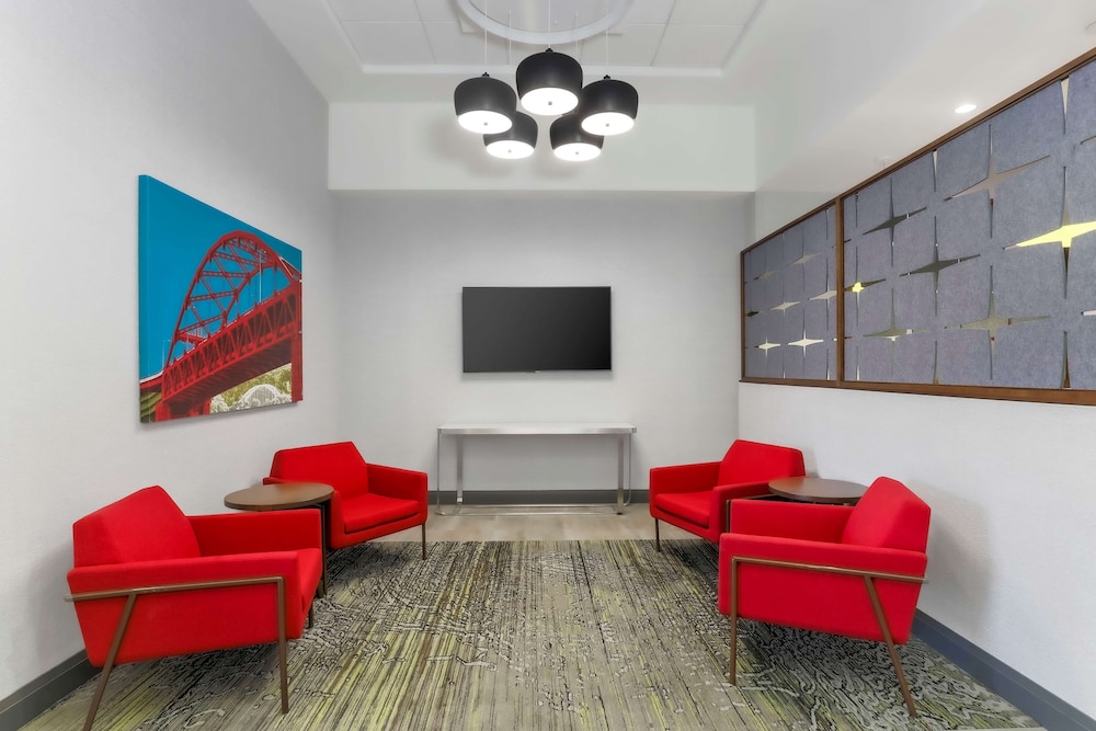 Hampton Inn & Suites Pittsburgh Downtown - photo 3