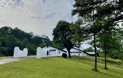 Mountain Breeze Private Pool Hot Tub Games — 4-Star Luxury Hotel in Sevierville, United States