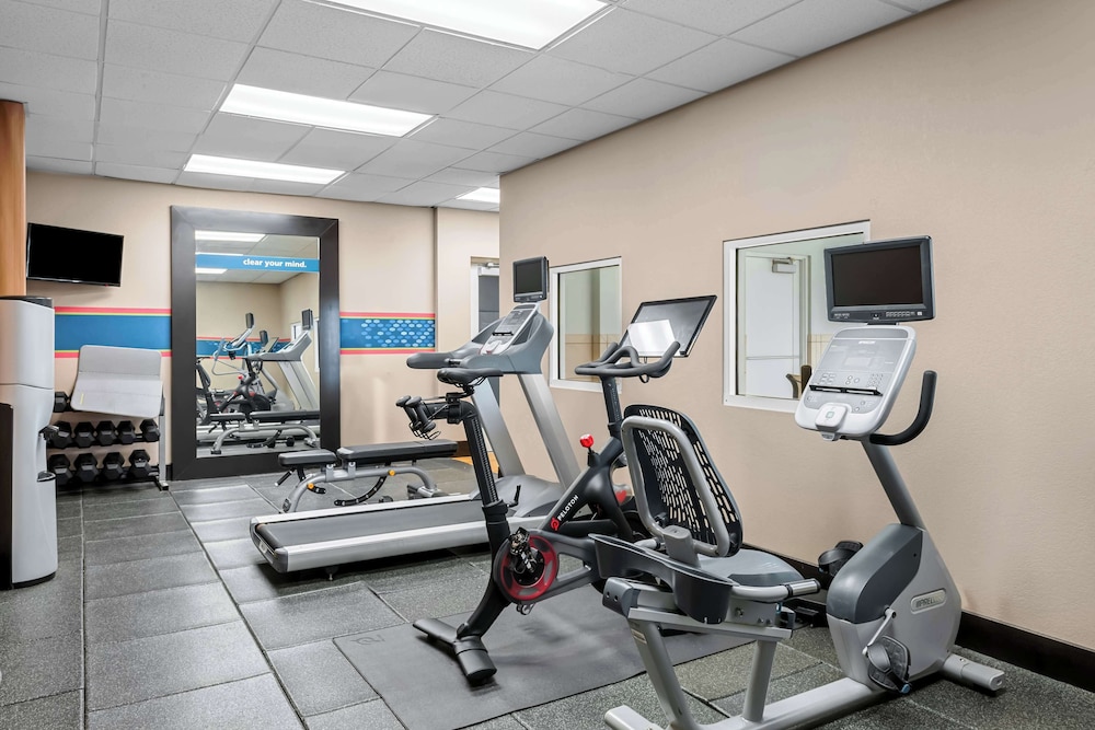 Hampton Inn & Suites Charlotte Airport - photo 32