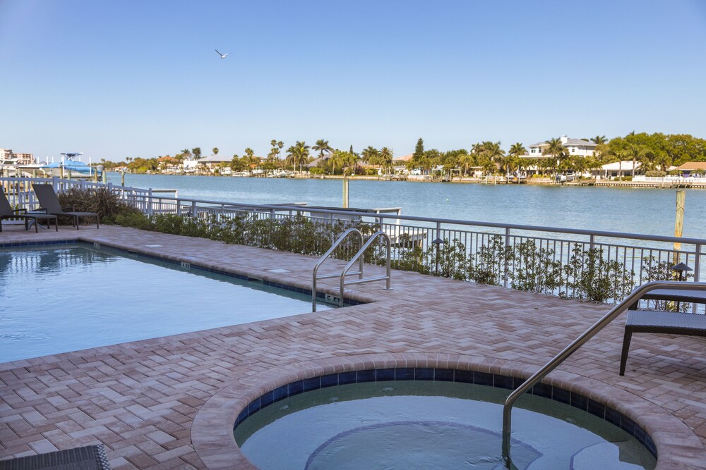 Provident Oceana Beachfront Suites - photo 28