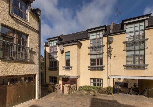 Old Tolbooth Wynd 393 — 4-Star Luxury Hotel in Edinburgh, United Kingdom