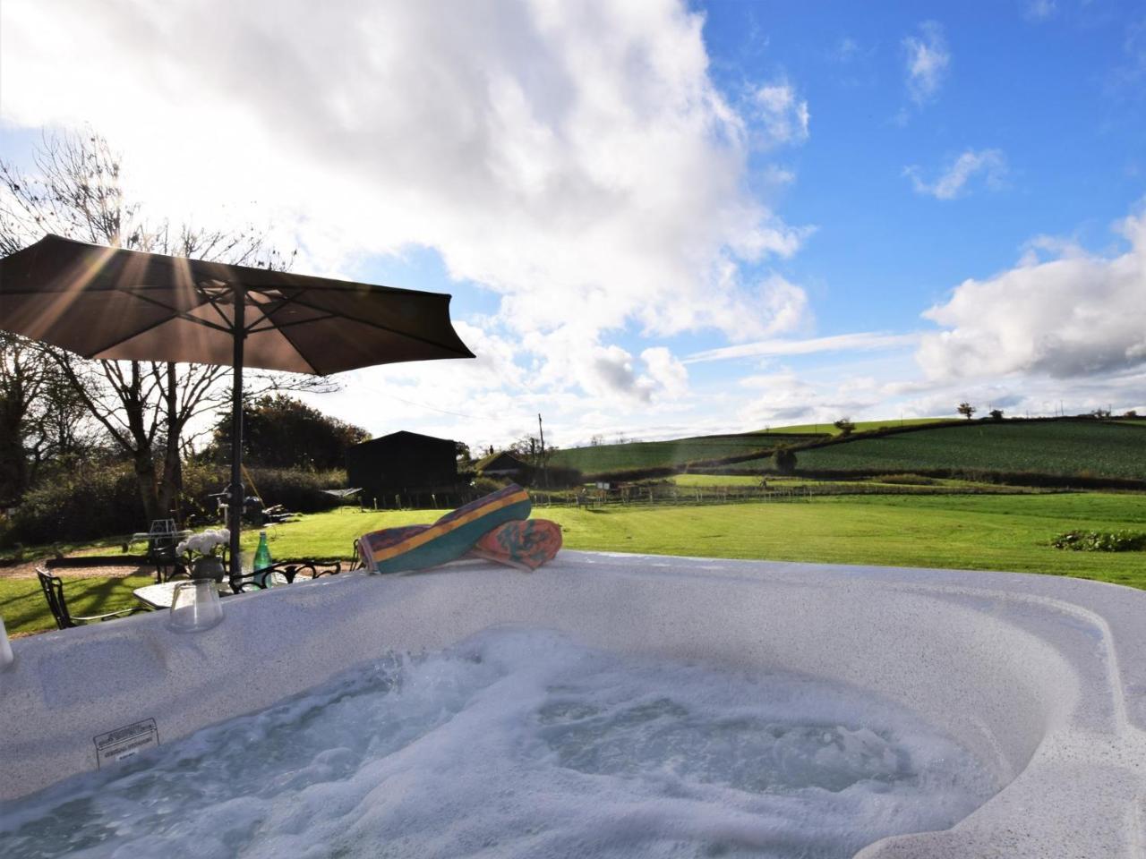 2 Bed in Cheriton Fitzpaine 78468 — hotel in Tiverton