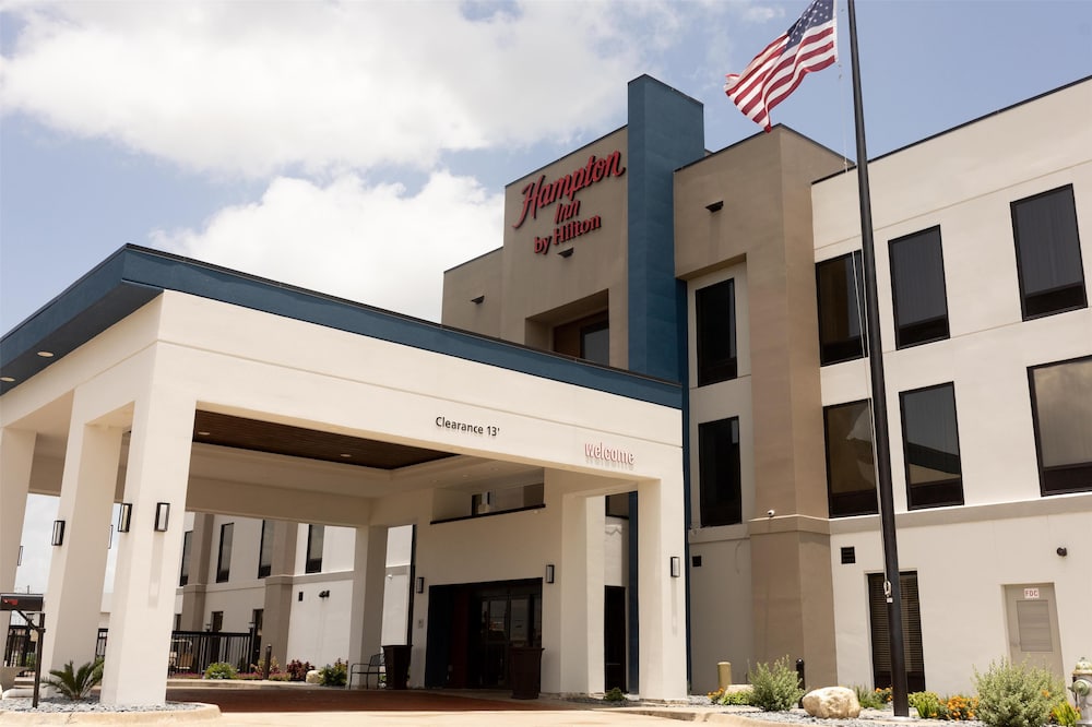 Hampton Inn Victoria - photo 43