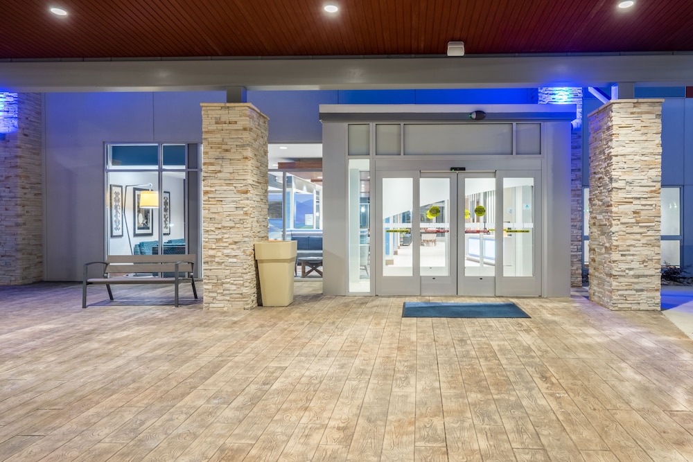 Holiday Inn Express & Suites Greenville SE Simpsonville by IHG - photo 56