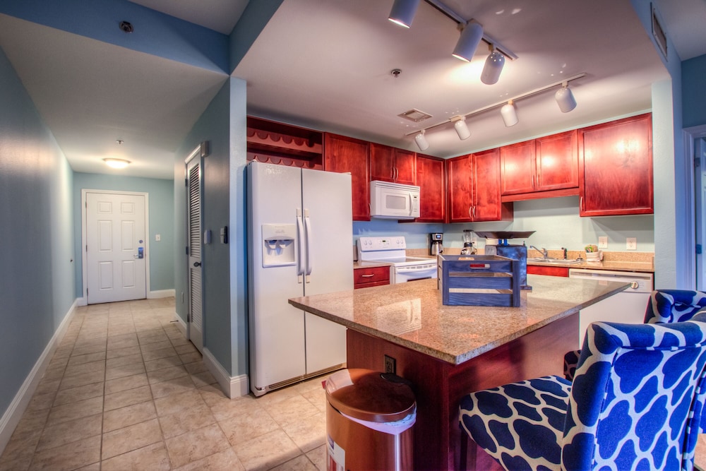 Laketown Wharf Resort by Aneliya's Rentals - photo 645