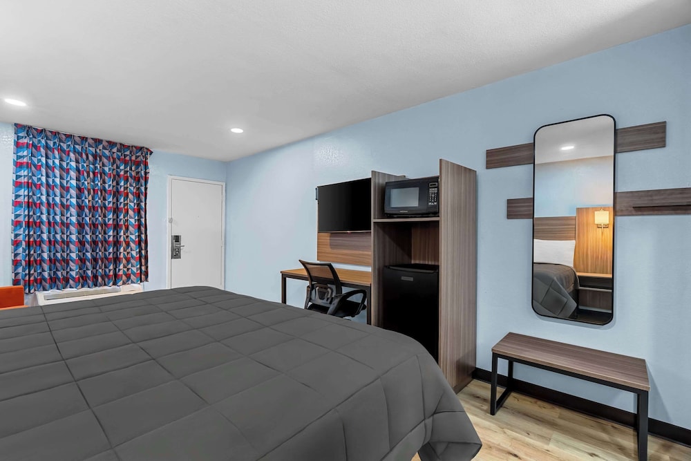 Rodeway Inn & Suites Brookhaven MS - photo 13