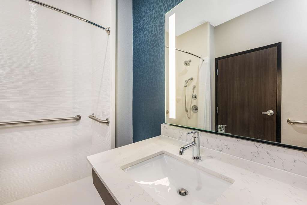 La Quinta Inn & Suites by Wyndham Galveston West Seawall - photo 15