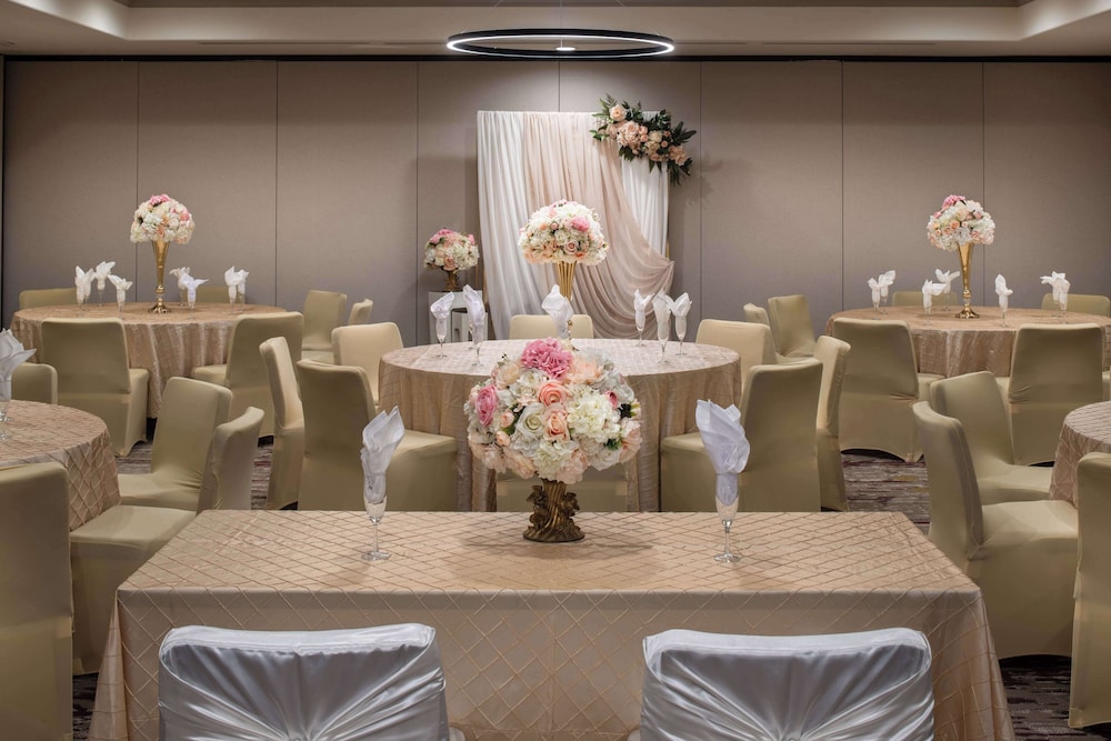 Hilton Garden Inn Fontana - photo 42