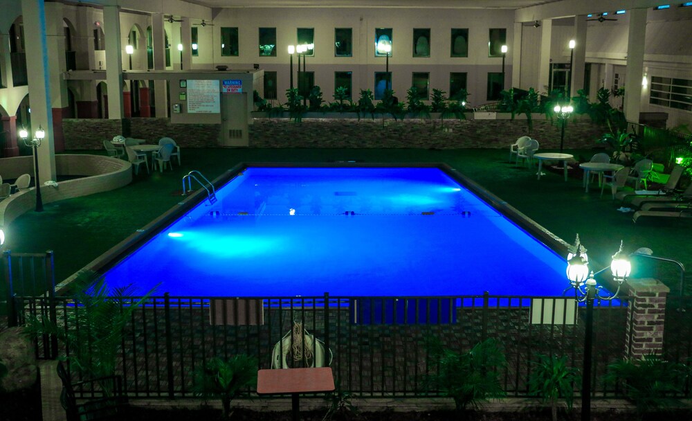 Suite Dreams Hotel - photo 44
