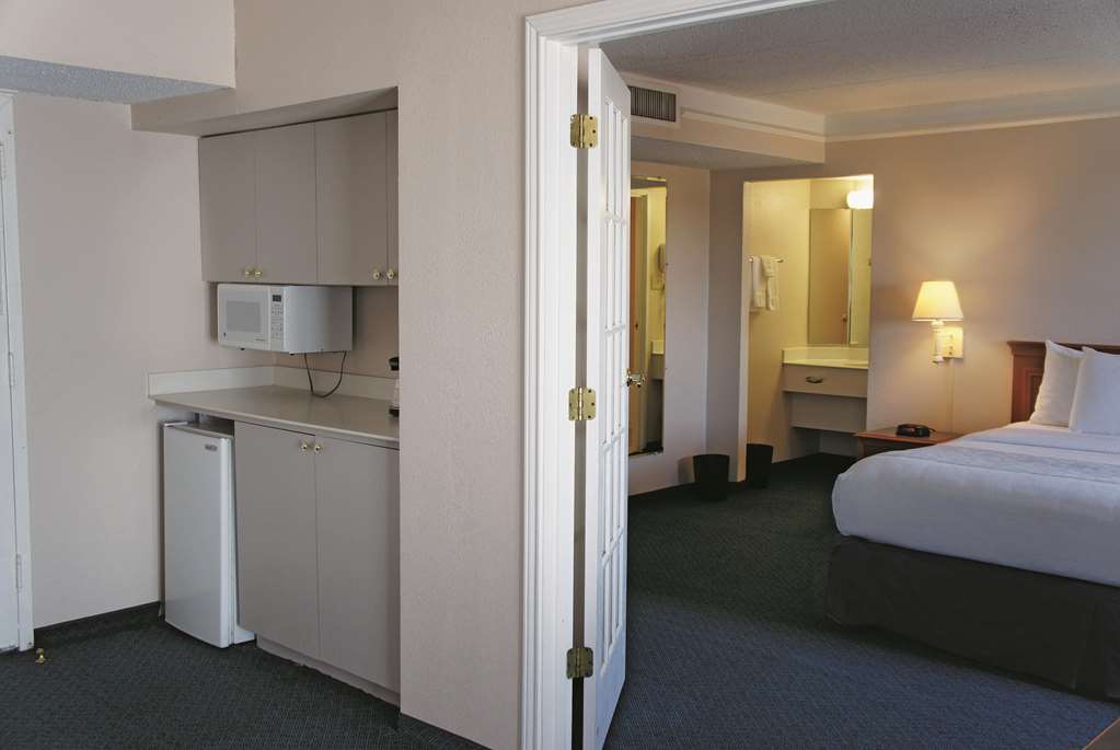 La Quinta Inn by Wyndham Clute Lake Jackson - photo 16