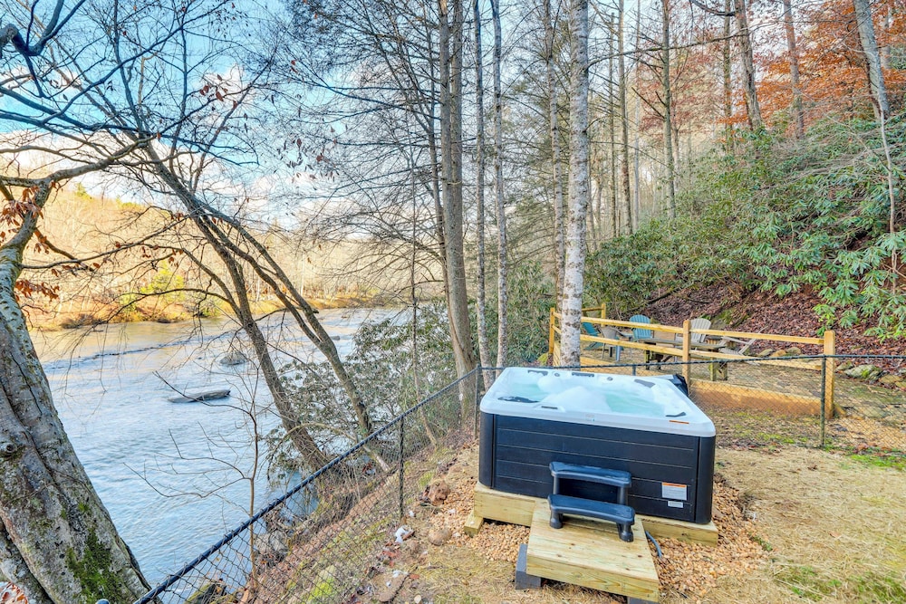 ‘toccoa Waterfront Hideaway:’ Hot Tub & Fire Pit