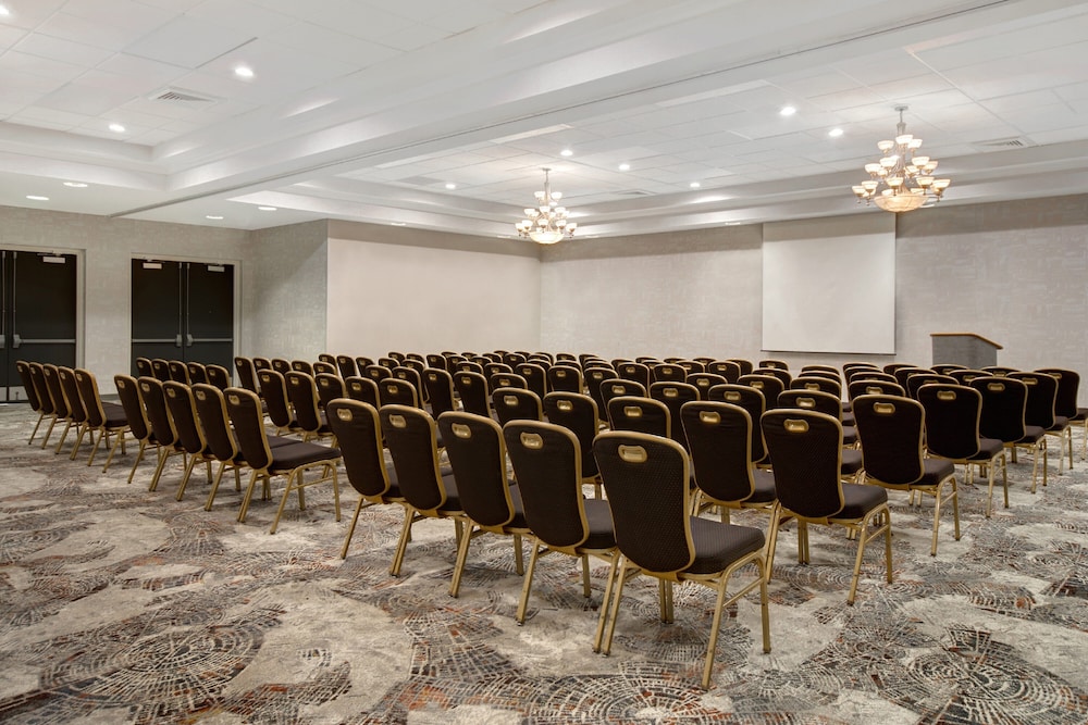 Crowne Plaza Auburn Hills by IHG - photo 63